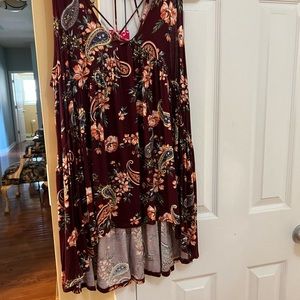 NEW! Beautiful Burgundy Sleeveless Flower Print Cage Top. Size Large.